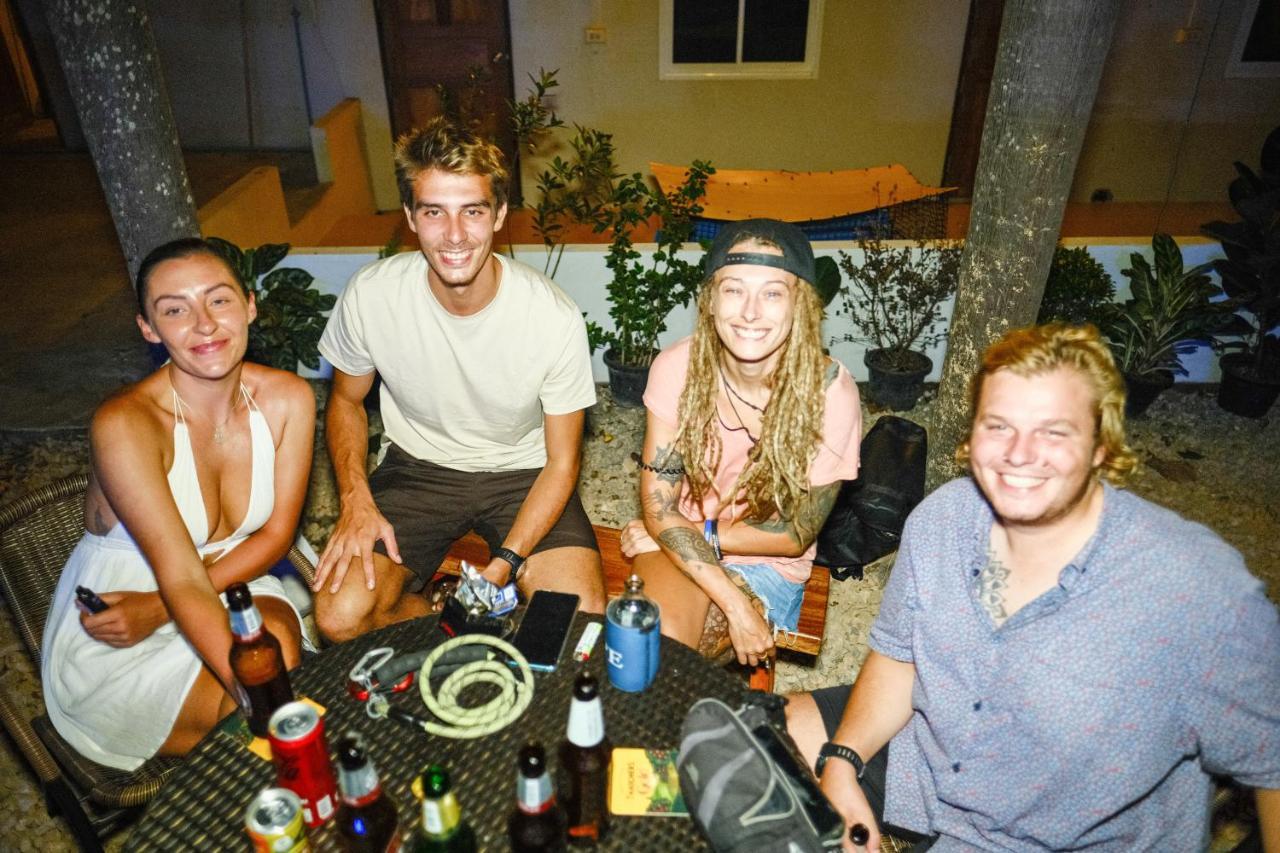 Escape Divers - Jungle Hostel And Dive Centre Тау Экстерьер фото