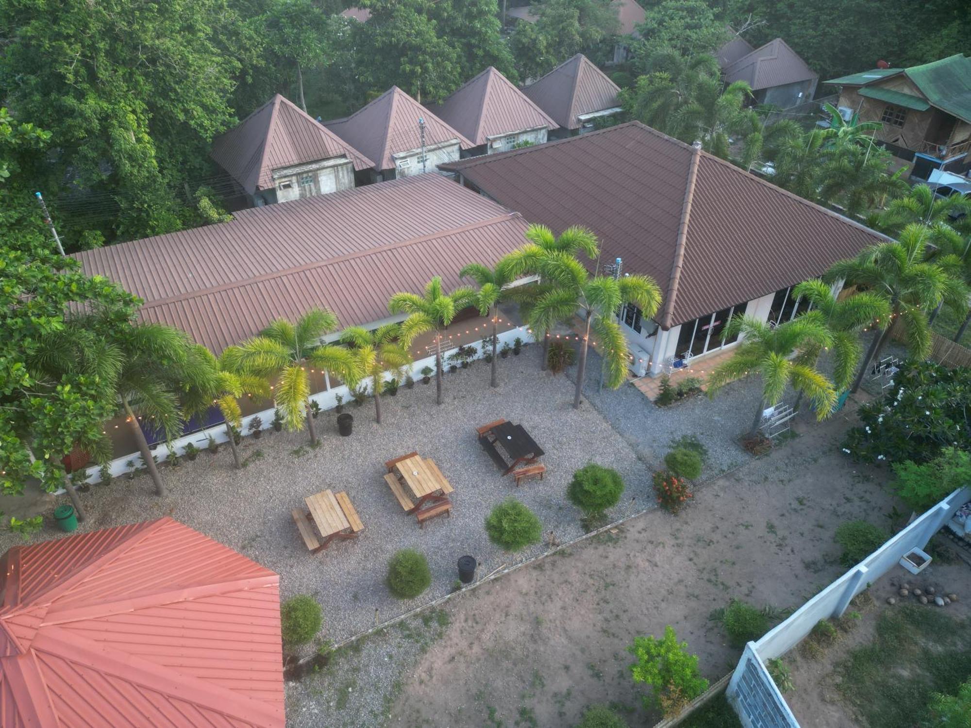 Escape Divers - Jungle Hostel And Dive Centre Тау Экстерьер фото