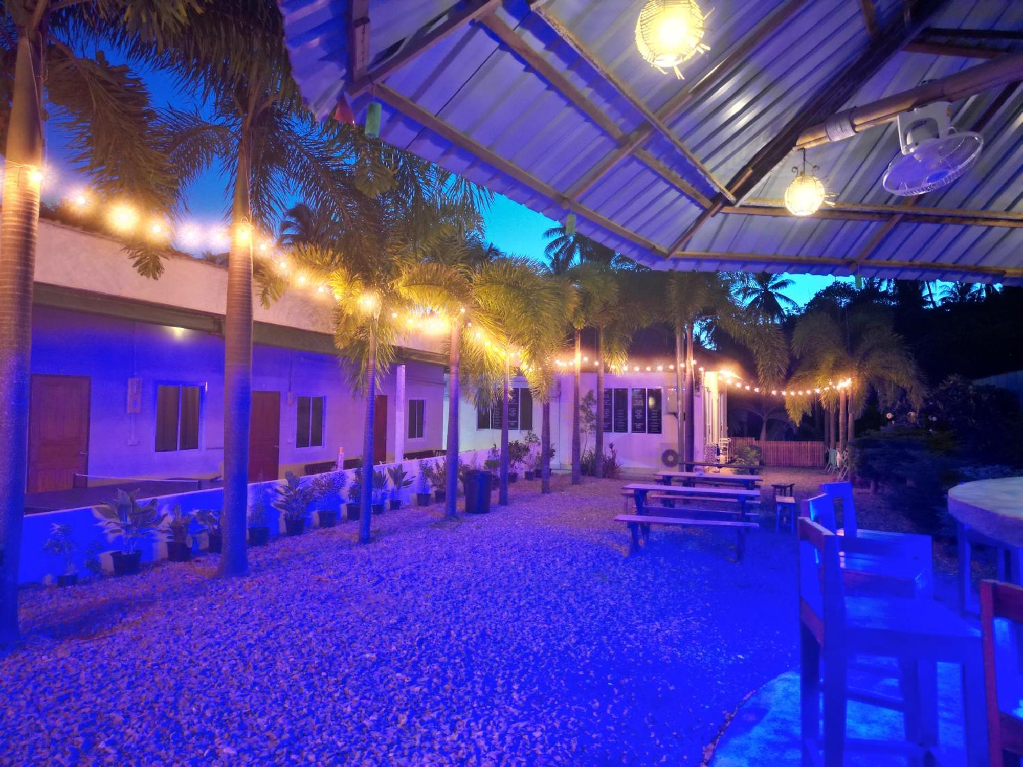 Escape Divers - Jungle Hostel And Dive Centre Тау Экстерьер фото